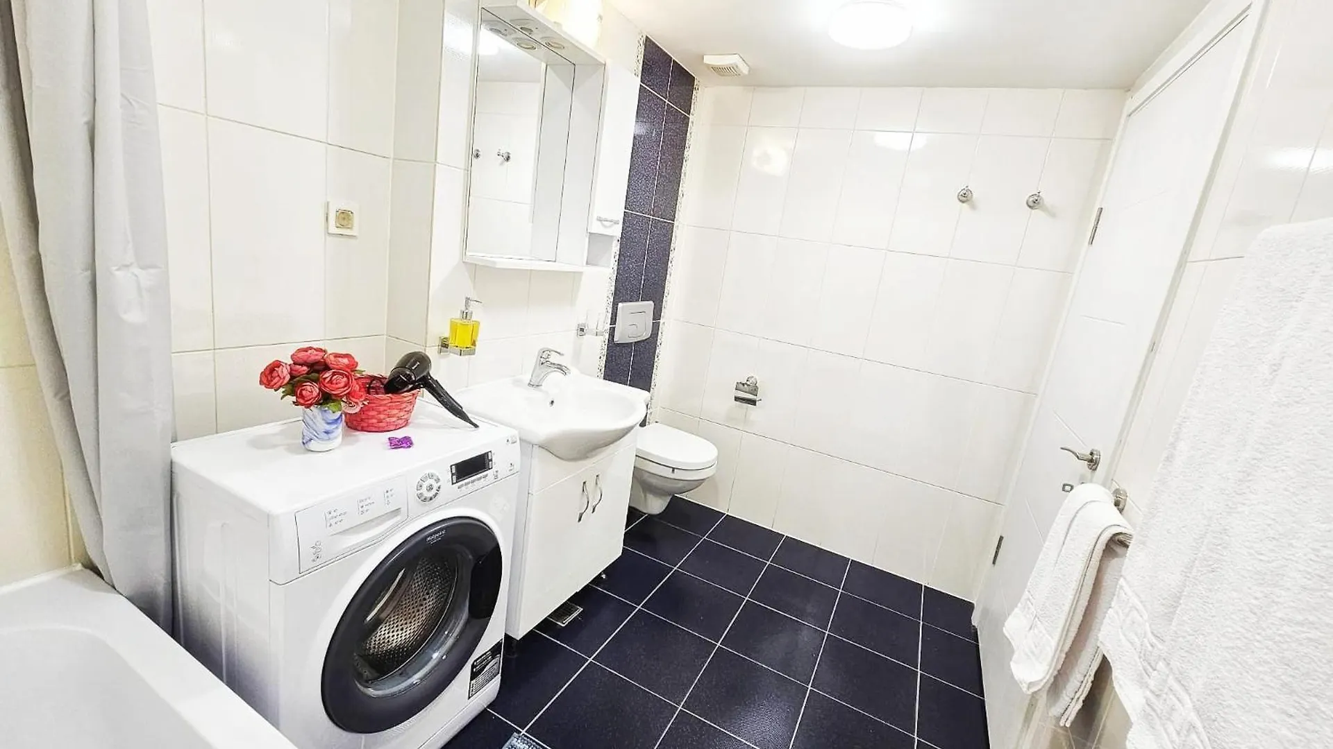 Airport Apartment 70 Squared Meters Otopeni Romania